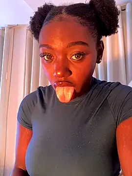 alissradiante1 online show from November 18, 2025, 4:27 am