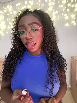 Snapshot of alissradiante1 chatting on January 15, 2026, 2:59 am alissradiante1 online show from January 15, 2026, 2:59 am