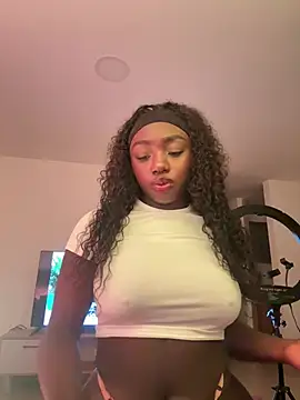 Snapshot of alissradiante1 chatting on January 16, 2026, 1:31 am alissradiante1 online show from January 16, 2026, 1:31 am