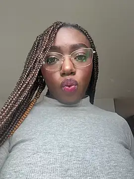 Snapshot of alissradiante1 chatting on February 21, 2026, 8:33 pm alissradiante1 online show from February 21, 2026, 8:33 pm