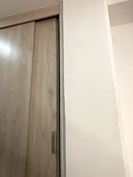 alissradiante1 online show from October 17, 2025, 3:32 am