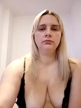 JessicaItalia online show from December 1, 2025, 10:38 am