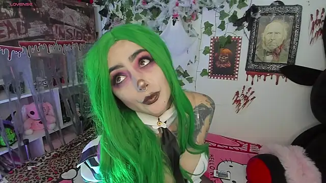 Snapshot of sarahminage_ chatting on October 30, 2025, 5:21 pm sarahminage online show from October 30, 2025, 5:21 pm