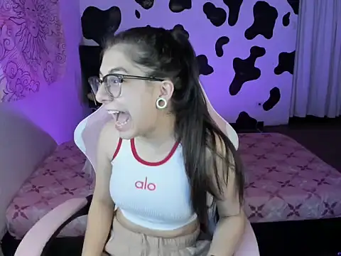 abbie jensen  online show from September 12, 2025, 3:28 am