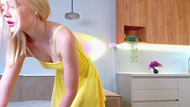 Snapshot of StarrShinee chatting on September 20, 2025, 2:38 am StarrShinee online show from September 20, 2025, 2:38 am