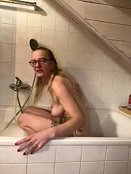 LucyLingerie78 online show from November 24, 2025, 7:47 pm