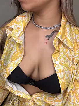 Scarlett 1819 online show from April 18, 2026, 5:48 pm