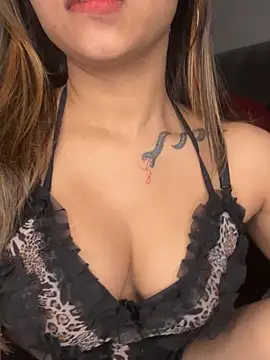 Scarlett 1819 online show from November 14, 2025, 6:44 pm