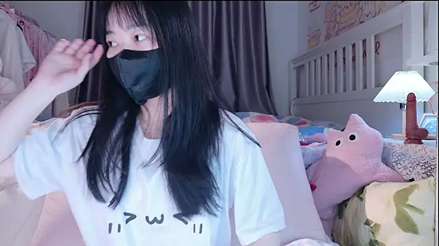 love-uiui online show from November 4, 2025, 2:43 pm