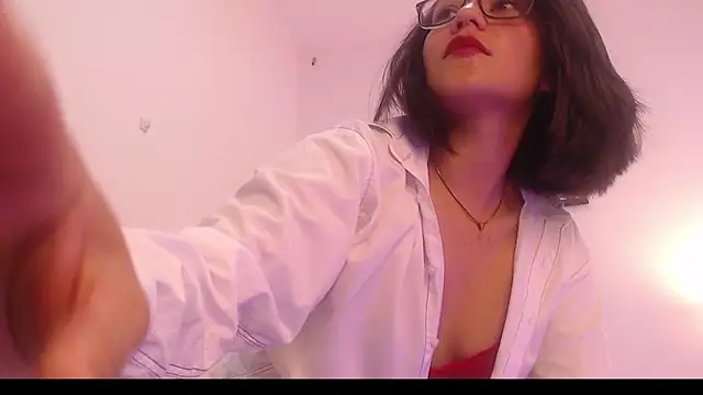 renataj online show from October 2, 2025, 1:47 pm