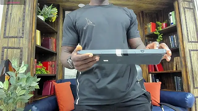 MarcusBlack  online show from November 27, 2025, 11:43 am