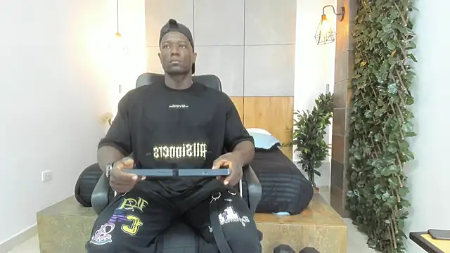 MarcusBlack  online show from September 29, 2025, 1:17 pm