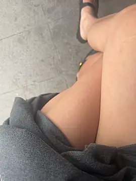 xiaoyuan01 online show from October 15, 2025, 3:16 am