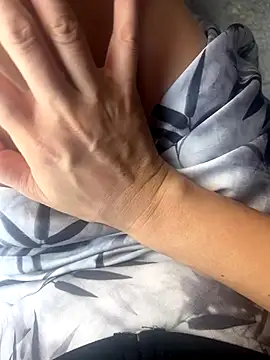 xiaoyuan01 online show from October 7, 2025, 2:23 am