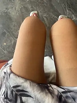 xiaoyuan01 online show from September 14, 2025, 1:39 am