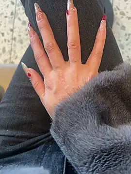 xiaoyuan01 online show from February 14, 2026, 5:07 am