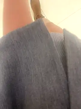 xiaoyuan01 online show from October 16, 2025, 2:42 am