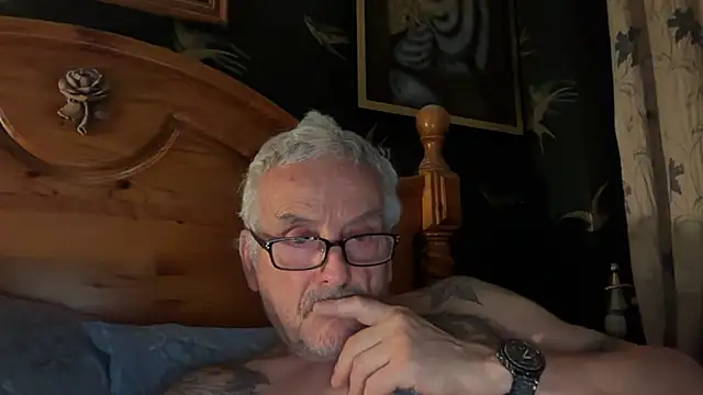 Snapshot of poggles chatting on November 13, 2025, 8:35 pm poggles online show from November 13, 2025, 8:35 pm