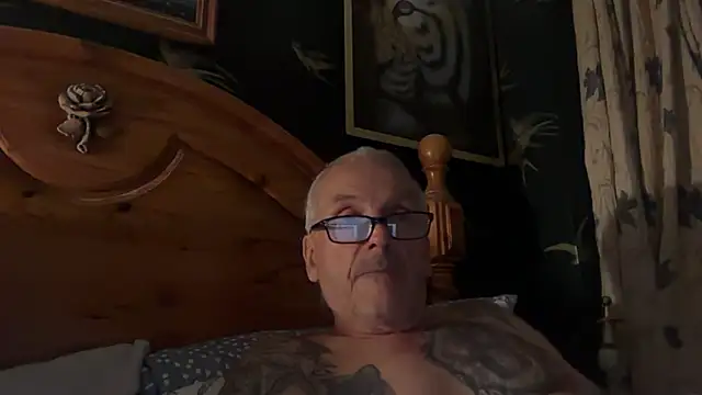 Snapshot of poggles chatting on September 12, 2025, 8:19 pm poggles online show from September 12, 2025, 8:19 pm