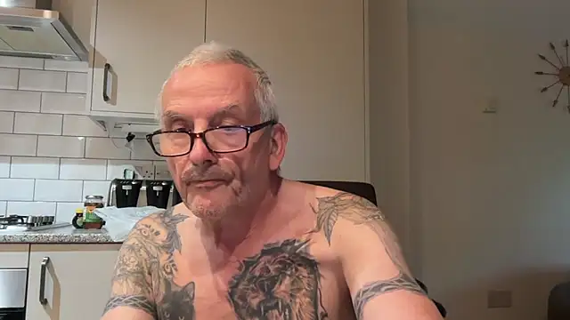 Snapshot of poggles chatting on September 19, 2025, 7:56 am poggles online show from September 19, 2025, 7:56 am