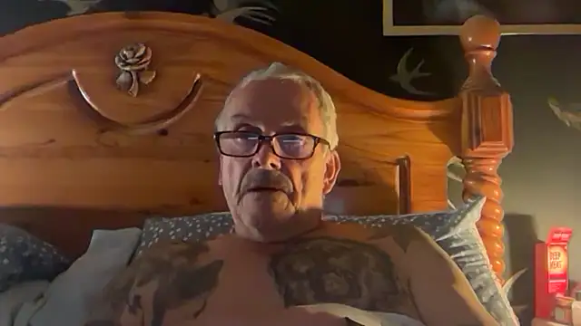 Snapshot of poggles chatting on October 16, 2025, 7:00 pm poggles online show from October 16, 2025, 7:00 pm