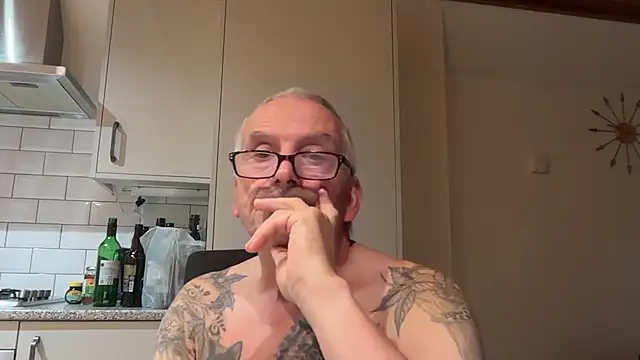 Snapshot of poggles chatting on September 18, 2025, 6:49 am poggles online show from September 18, 2025, 6:49 am