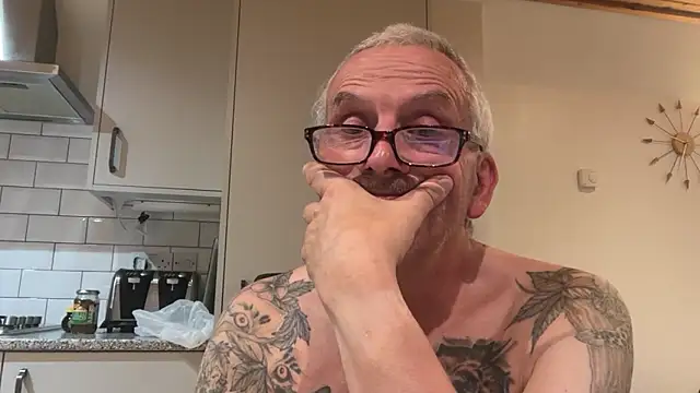 Snapshot of poggles chatting on September 19, 2025, 8:35 pm poggles online show from September 19, 2025, 8:35 pm