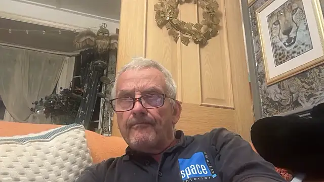 Snapshot of poggles chatting on October 28, 2025, 9:36 pm poggles online show from October 28, 2025, 9:36 pm