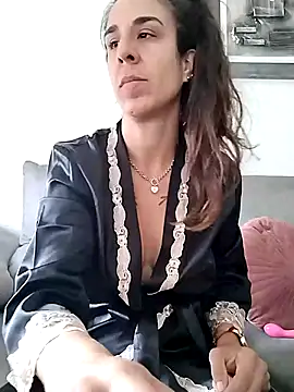 Snapshot of agustinalatina chatting on October 21, 2025, 9:52 am agustinalatina online show from October 21, 2025, 9:52 am