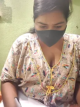 Snapshot of Liyaa_24 chatting on February 1, 2026, 5:00 pm Liyaa 24 online show from February 1, 2026, 5:00 pm