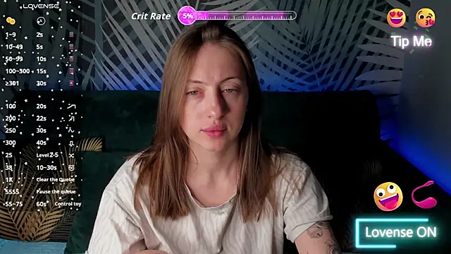 Snapshot of ChristyCrayme chatting on May 5, 2026, 10:02 pm ChristyCrayme online show from May 5, 2026, 10:02 pm