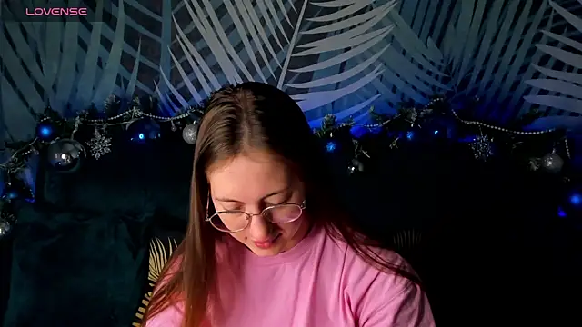 ChristyCrayme online show from December 18, 2025, 10:13 pm