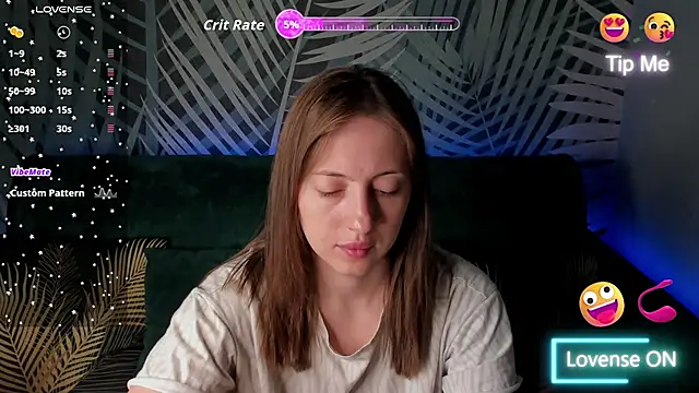 Snapshot of ChristyCrayme chatting on May 6, 2026, 10:03 pm ChristyCrayme online show from May 6, 2026, 10:03 pm