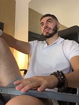 AxelThompson  online show from October 3, 2025, 12:06 pm