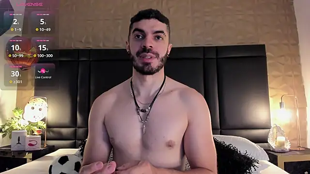 AxelThompson  online show from October 31, 2025, 12:13 pm