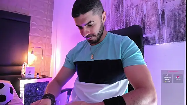 AxelThompson  online show from September 19, 2025, 11:14 am