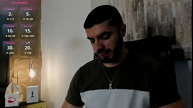 AxelThompson  online show from September 26, 2025, 11:06 am