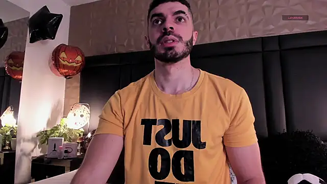 AxelThompson  online show from October 28, 2025, 12:04 pm