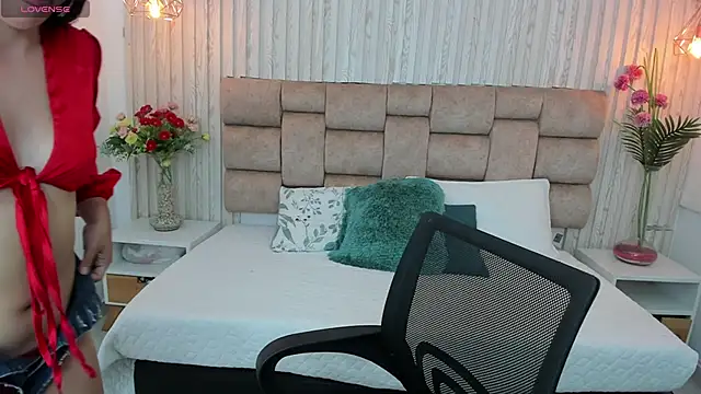 Gina25 online show from October 24, 2025, 1:32 pm