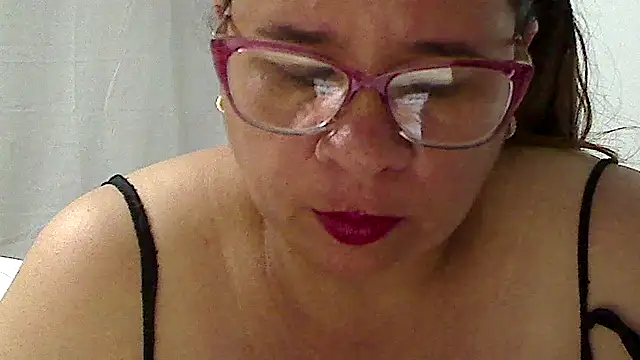 Snapshot of luciana69hot chatting on September 9, 2025, 10:52 pm luciana69hot online show from September 9, 2025, 10:52 pm