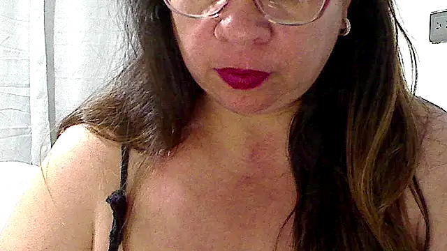 Snapshot of luciana69hot chatting on November 6, 2025, 11:42 pm luciana69hot online show from November 6, 2025, 11:42 pm