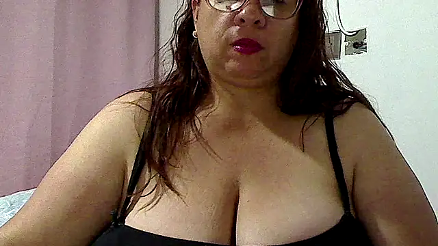Snapshot of luciana69hot chatting on December 22, 2025, 10:21 pm luciana69hot online show from December 22, 2025, 10:21 pm