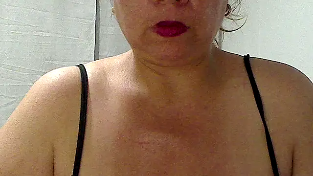 Snapshot of luciana69hot chatting on November 11, 2025, 9:09 pm luciana69hot online show from November 11, 2025, 9:09 pm