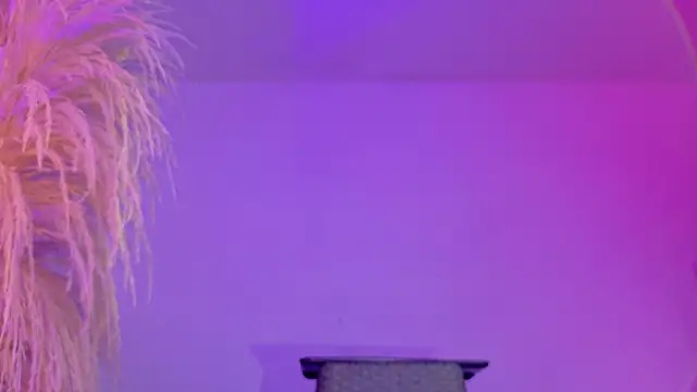 liiamluna  online show from March 31, 2026, 9:33 am