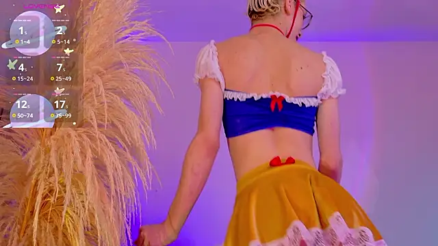 liiamluna  online show from March 2, 2026, 9:27 am