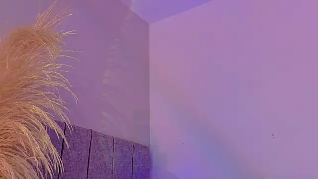 liiamluna  online show from February 23, 2026, 9:43 am