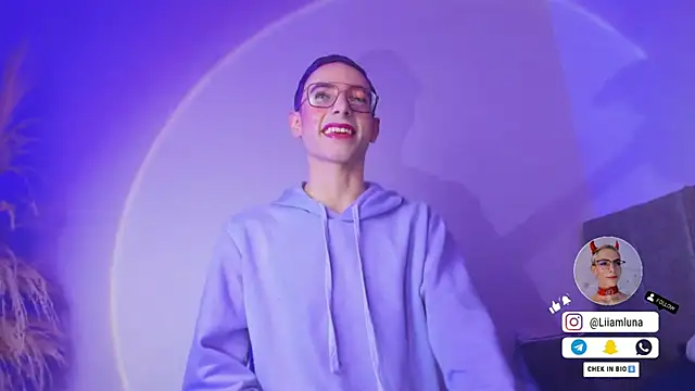 liiamluna  online show from September 23, 2025, 9:49 am