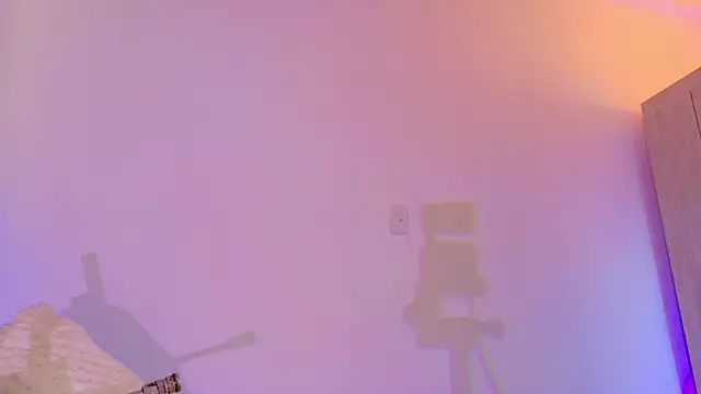 Snapshot of liiamluna_ chatting on June 4, 2026, 11:04 am liiamluna online show from June 4, 2026, 11:04 am