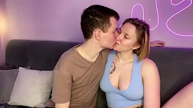 julielourens online show from December 3, 2025, 7:52 am