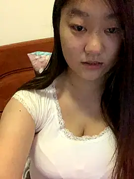 xialuo25 online show from November 2, 2025, 12:37 am